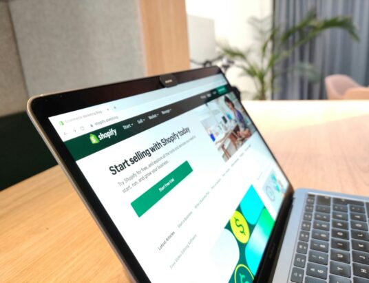 Shopify's AI store builder revolutionizes e-commerce setup