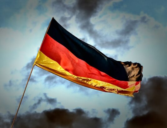 Small online shops in the DACH region are struggling despite e-commerce growth
