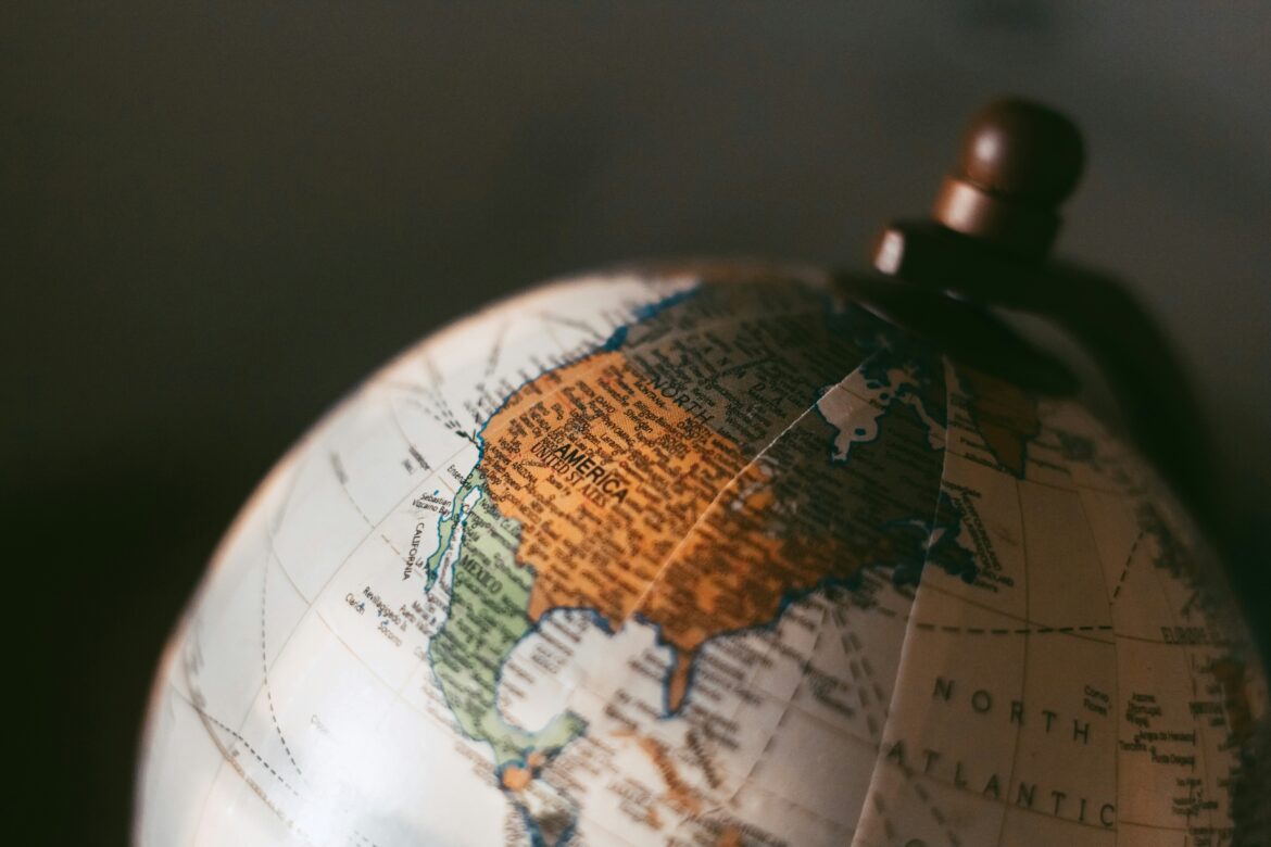 Global e-commerce overview: 2025 insights