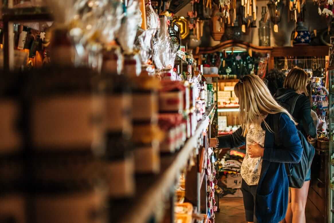 Women searching products in a shop, illustrating the article about shrinkflation in Germany